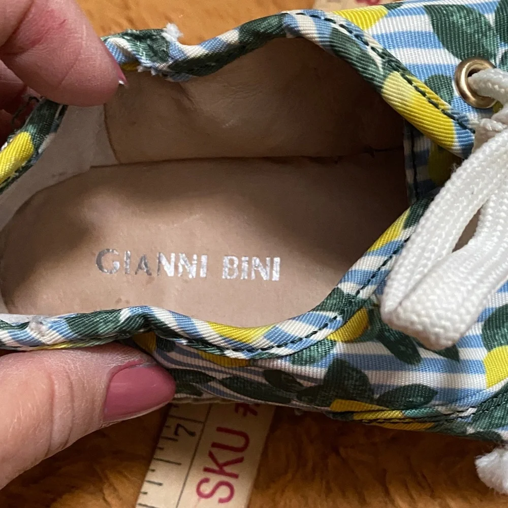 Gianni Bini Sneakers - Blue and Yellow Lemon Print